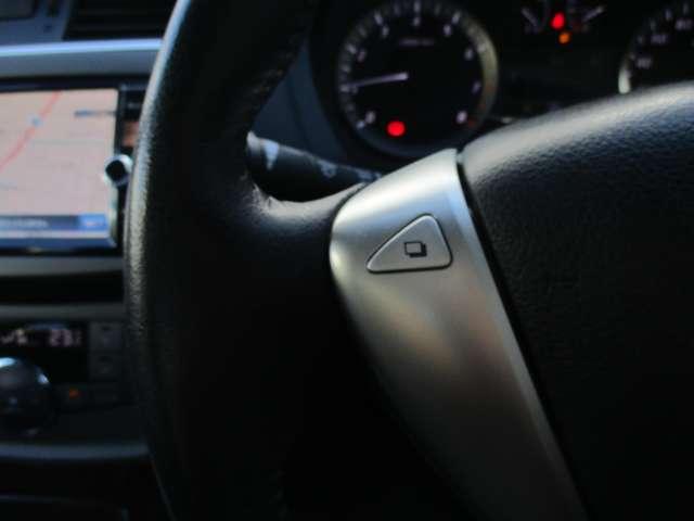 �C���t�H���[�V�����f�B�X�v���C�̑���͂�����̃X�C�b�`����ɂȂ�܂�