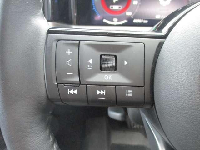 �茳�ŃI�[�f�B�I����ł��܂��B�I�[�f�B�I�̖{�̂̃p�l���𑀍삷��Ƃǂ����Ă����j�^�[�Ɏw��Ȃǂ��t���Č��\�C�ɂȂ�܂��񂩁H�茳�̃X�C�b�`�ő��삷��Ή�ʂ��������ƂȂ�����ł��܂���B