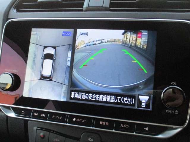 ���Ԃ�^�ォ�猩���낷�悤�ɉf���o���̂Ŏ��͂̏󋵂�������A���E���h�r���[���j�^�[���ځB�t�����g�J�����Ƃ��Ă��g�p�ł��܂��B�Ԍɓ���Ȃǋ��Ȑl�̗���ɂȂ鏕���l�ł��B