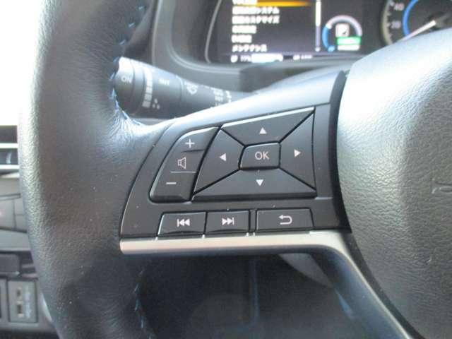 �茳�ŃI�[�f�B�I����ł��܂��B�I�[�f�B�I�̖{�̂̃p�l���𑀍삷��Ƃǂ����Ă����j�^�[�Ɏw��Ȃǂ��t���Č��\�C�ɂȂ�܂��񂩁H�茳�̃X�C�b�`�ő��삷��Ή�ʂ��������ƂȂ�����ł��܂���B