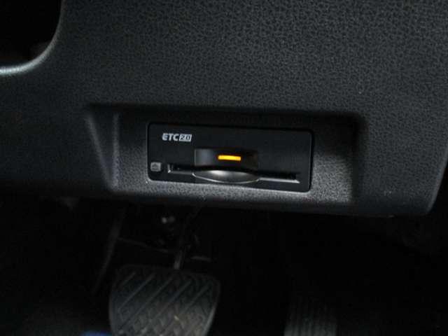 リーフ Ｘ　Ｖセレクション　９０周年記念車　日産純正メーカーナビ　プロパイロット　試乗車ＵＰ　全方位カメラ　ＬＥＤヘッドライト　インテリキー　レーンキープ　踏み間違い防止　ＥＴＣ　サイドカーテンエアバック　Ｂカメラ　ナビＴＶ（35枚目）