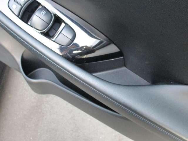 リーフ Ｘ　Ｖセレクション　９０周年記念車　日産純正メーカーナビ　プロパイロット　試乗車ＵＰ　全方位カメラ　ＬＥＤヘッドライト　インテリキー　レーンキープ　踏み間違い防止　ＥＴＣ　サイドカーテンエアバック　Ｂカメラ　ナビＴＶ（37枚目）