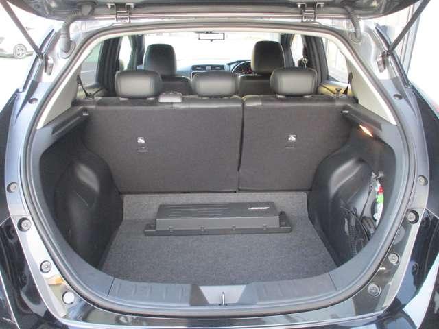 リーフ Ｘ　Ｖセレクション　９０周年記念車　日産純正メーカーナビ　プロパイロット　試乗車ＵＰ　全方位カメラ　ＬＥＤヘッドライト　インテリキー　レーンキープ　踏み間違い防止　ＥＴＣ　サイドカーテンエアバック　Ｂカメラ　ナビＴＶ（43枚目）