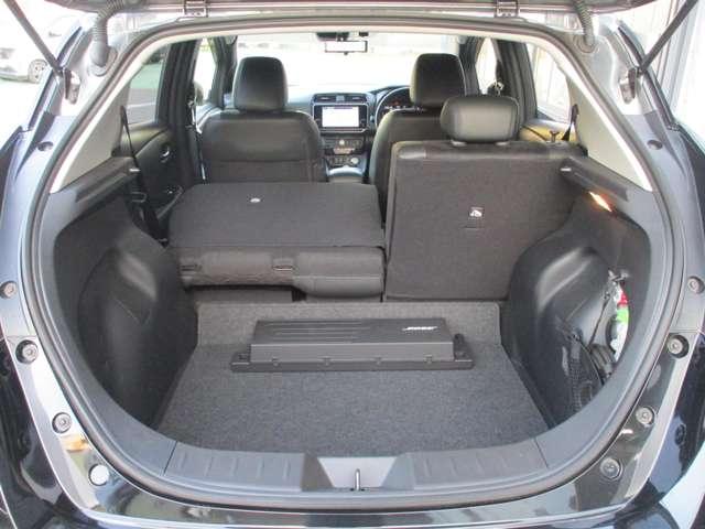 リーフ Ｘ　Ｖセレクション　９０周年記念車　日産純正メーカーナビ　プロパイロット　試乗車ＵＰ　全方位カメラ　ＬＥＤヘッドライト　インテリキー　レーンキープ　踏み間違い防止　ＥＴＣ　サイドカーテンエアバック　Ｂカメラ　ナビＴＶ（44枚目）