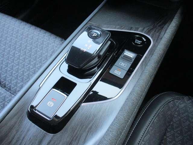 オーラ １．２　Ｇ　日産純正メモリーナビ　フルセグテレビ　ハイビームアシスト　ＥＴＣ車載器　アルミ　展示試乗車ＵＰ　ＬＤＷ　ＬＥＤライト　バックモニター　エアバッグ　ドライブレコーダー　サイドエアバッグ　メモリーナビ（11枚目）