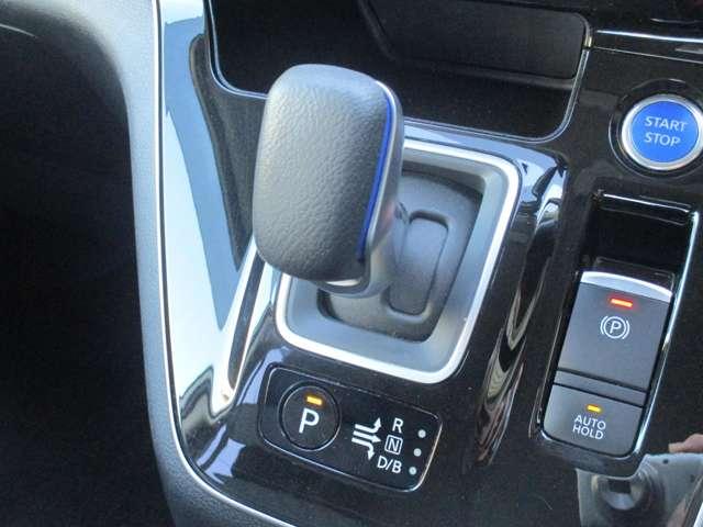 セレナ １．２　ｅ－ＰＯＷＥＲ　ハイウェイスター　Ｖ　日産純正メモリーナビ　スマートキープッシュスタート　左右パワースライドドア　エマージェンシーＢ　助手席エアバッグ　ＡＷ　ワンオーナー車　３列シート　ＥＴＣ車載器　ウォークスルー　ＬＫＡ　サイドカメラ（14枚目）