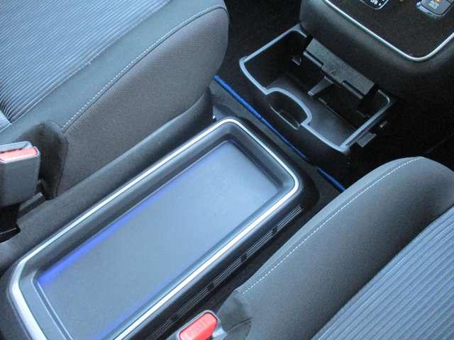 セレナ １．２　ｅ－ＰＯＷＥＲ　ハイウェイスター　Ｖ　日産純正メモリーナビ　スマートキープッシュスタート　左右パワースライドドア　エマージェンシーＢ　助手席エアバッグ　ＡＷ　ワンオーナー車　３列シート　ＥＴＣ車載器　ウォークスルー　ＬＫＡ　サイドカメラ（21枚目）