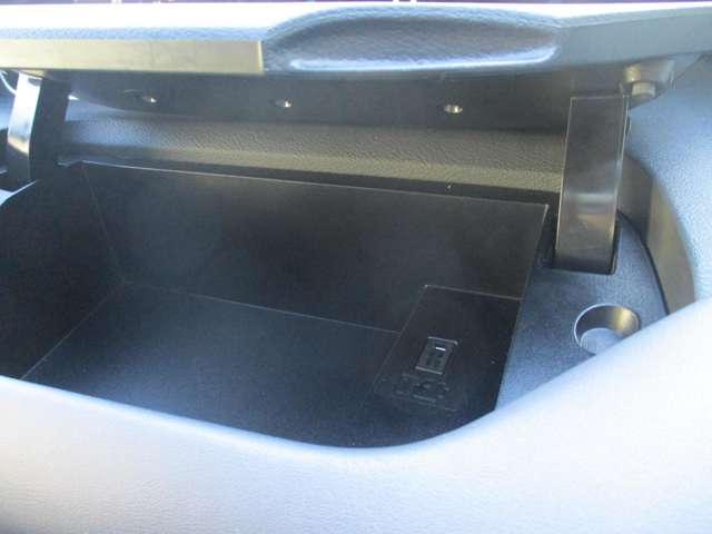 セレナ １．２　ｅ－ＰＯＷＥＲ　ハイウェイスター　Ｖ　日産純正メモリーナビ　スマートキープッシュスタート　左右パワースライドドア　エマージェンシーＢ　助手席エアバッグ　ＡＷ　ワンオーナー車　３列シート　ＥＴＣ車載器　ウォークスルー　ＬＫＡ　サイドカメラ（26枚目）