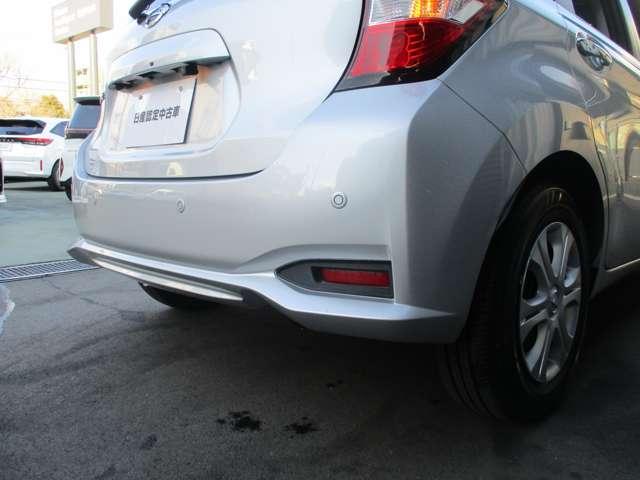 �O��ɏ�Q���\�i�[���������܂��B����̍ۂɂً͋}�u���[�L���쓮�����A��Q���Ƃ̏Փ˂�����܂��͏Փˎ��̔�Q���y�����܂��B