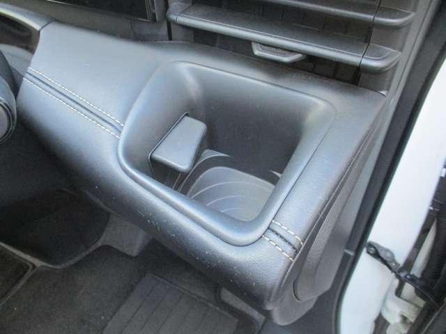 セレナ ２．０　ハイウェイスターＶ　日産純正メーカーナビ　プロパイロット　地上デジタル　ＬＫＡ　追従クルーズ　アイドリングＳ　スマートキー＆プッシュスタート　両側自動ドア　ＬＥＤヘッドライト　３列シート　Ｂカメラ　ワンオーナー　ドラレコ（30枚目）