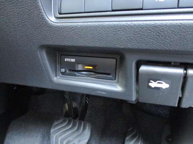 セレナ ２．０　ハイウェイスターＶ　日産純正メーカーナビ　プロパイロット　地上デジタル　ＬＫＡ　追従クルーズ　アイドリングＳ　スマートキー＆プッシュスタート　両側自動ドア　ＬＥＤヘッドライト　３列シート　Ｂカメラ　ワンオーナー　ドラレコ（33枚目）