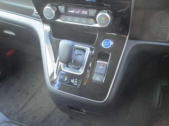 セレナ １．２　ｅ－ＰＯＷＥＲ　ハイウェイスター　パナソニック製１０インチメモリーナビ　衝突軽減ブレーキシステム　カーテンエアバック　３列シート　レーンキープ　ＡＣＣ　ＬＥＤライト　ワンオーナー　アルミ　バックモニター　ＥＴＣ　盗難防止　エアバッグ（12枚目）