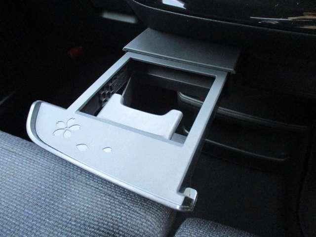 ��Ԓ��Ƀz�b�ƈꑧ�A�h�����N�z���_�[������܂��B�X���C�h���Ŏg������ǂ��ł���