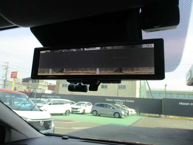 ���[���~���[�́A�ԗ�����̃J�����f�����~���[�ʂɉf���o���̂ŁA��Ԑl����ו��̗ʂɉe�������ꂸ���ł��N���A�Ȍ�����E�������܂�