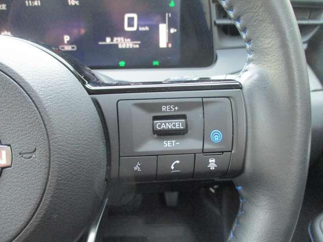 ���v���p�C���b�g���^�]�x���̐��ҁI�������H�ł̒P���ȏa�ؑ��s�ƒ����Ԃ̏��q���s�̂Q�̃V�[���ŁA�h���C�o�[�ɑ����ăA�N�Z���A�u���[�L�A�X�e�A�����O�������Ő��䂵�Ă���܂��I