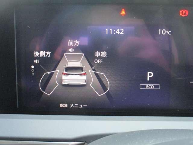 �ԗ��̊e��ݒ�̓X�e�A�����O�X�C�b�`�Ŗڐ������炳������ł��܂��B