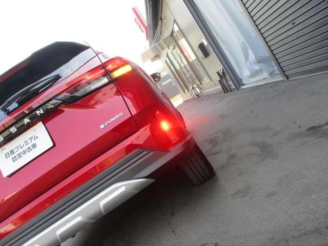 ���A�t�H�O�����v�i�㕔�����j�́A�Z���A���J�A�~��Ȃǂ̎��E�s�ǎ��ɁA�㑱�Ԃ֎��Ԃ̑��݂����͂ɒm�点�A�Ǔˎ��̂�h�����߂̐Ԃ��㕔���΂ł��B