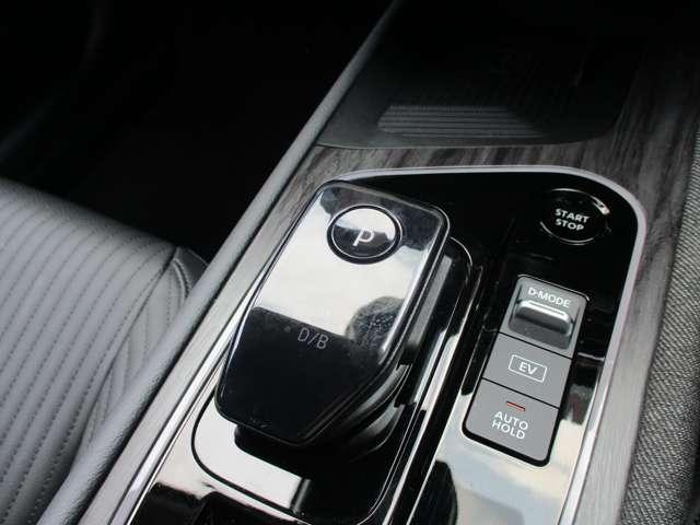 オーラ １．２　Ｇ　レザーエディション　日産純正メーカーナビ　プロパイロット　シートヒータ　スマ－トキ－　盗難防止装置　ＥＴＣ車載器　ＡＨＢ　元試乗車　ＬＥＤライト　ナビ＆ＴＶ　追従式クルーズコントロール　レーンキープ　アルミホイール（14枚目）