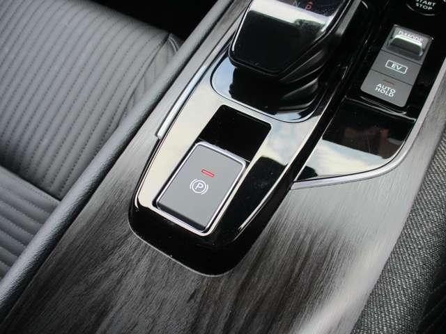 オーラ １．２　Ｇ　レザーエディション　日産純正メーカーナビ　プロパイロット　シートヒータ　スマ－トキ－　盗難防止装置　ＥＴＣ車載器　ＡＨＢ　元試乗車　ＬＥＤライト　ナビ＆ＴＶ　追従式クルーズコントロール　レーンキープ　アルミホイール（15枚目）