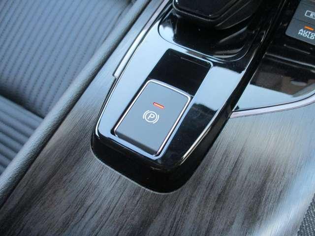 オーラ １．２　Ｇ　レザーエディション　日産純正メーカーナビ　プロパイロット　スマ－トキ－　整備記録簿　盗難防止装置　ＥＴＣ車載器　ＡＨＢ　元試乗車　ＬＥＤライト　ナビ＆ＴＶ　追従式クルーズコントロール　レーンキープ　アルミホイール　ＡＢＳ（15枚目）