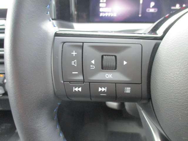 �茳�ŃI�[�f�B�I����ł��܂��B�I�[�f�B�I�̖{�̂̃p�l���𑀍삷��Ƃǂ����Ă����j�^�[�Ɏw��Ȃǂ��t���Č��\�C�ɂȂ�܂��񂩁H�茳�̃X�C�b�`�ő��삷��Ή�ʂ��������ƂȂ�����ł��܂���B