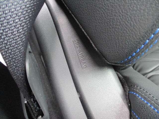 �T�C�h���J�[�e���G�A�o�b�N�ő�������̏Փˎ���������J�o�[���Ă���܂�