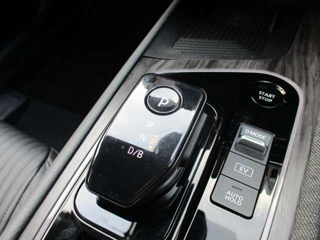 オーラ １．２　Ｇ　レザーエディション　日産純正メモリーナビ　プロパイロット　スマ－トキ－　整備記録簿　盗難防止装置　ＥＴＣ車載器　ＡＨＢ　元試乗車　ナビ　追従式クルーズコントロール　レーンキープ　アルミホイール　エアバッグ　エアコン（15枚目）