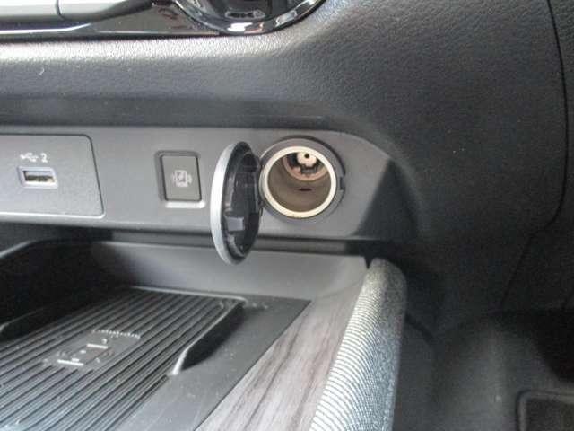 オーラ １．２　Ｇ　レザーエディション　日産純正メモリーナビ　プロパイロット　スマ－トキ－　整備記録簿　盗難防止装置　ＥＴＣ車載器　ＡＨＢ　元試乗車　ナビ　追従式クルーズコントロール　レーンキープ　アルミホイール　エアバッグ　エアコン（18枚目）