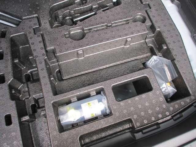 オーラ １．２　Ｇ　レザーエディション　日産純正メモリーナビ　プロパイロット　スマ－トキ－　整備記録簿　盗難防止装置　ＥＴＣ車載器　ＡＨＢ　元試乗車　ナビ　追従式クルーズコントロール　レーンキープ　アルミホイール　エアバッグ　エアコン（48枚目）