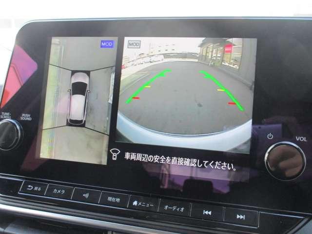 ���Ԃ�^�ォ�猩���낷�悤�ɉf���o���̂Ŏ��͂̏󋵂�������A���E���h�r���[���j�^�[���ځB�t�����g�J�����Ƃ��Ă��g�p�ł��܂��B�Ԍɓ���Ȃǋ��Ȑl�̗���ɂȂ鏕���l�ł��B