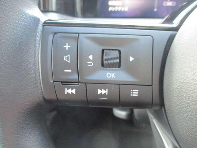 �茳�ŃI�[�f�B�I����ł��܂��B�I�[�f�B�I�̖{�̂̃p�l���𑀍삷��Ƃǂ����Ă����j�^�[�Ɏw��Ȃǂ��t���Č��\�C�ɂȂ�܂��񂩁H�茳�̃X�C�b�`�ő��삷��Ή�ʂ��������ƂȂ�����ł��܂���B