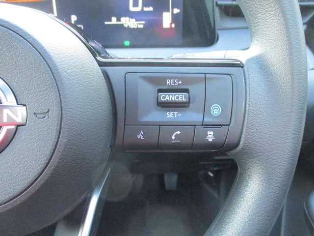 ���v���p�C���b�g���^�]�x���̐��ҁI�������H�ł̒P���ȏa�ؑ��s�ƒ����Ԃ̏��q���s�̂Q�̃V�[���ŁA�h���C�o�[�ɑ����ăA�N�Z���A�u���[�L�A�X�e�A�����O�������Ő��䂵�Ă���܂��I