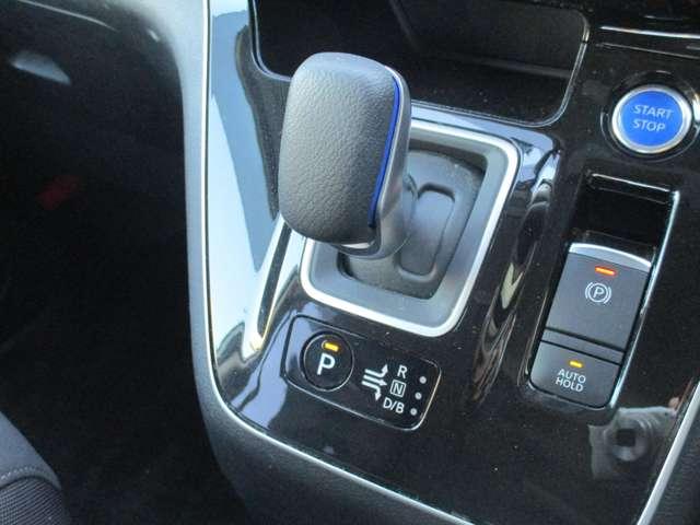 セレナ １．２　ｅ－ＰＯＷＥＲ　ハイウェイスター　Ｖ　プロパイロット　サイド・カーテンエアバック　アラウンドモニター　ＬＥＤヘッドライト　Ｗエアコン　フロントシートヒーター　ハンドルヒーター　寒冷地仕様　純正ディーラーナビ　両側電動スライドドア（17枚目）