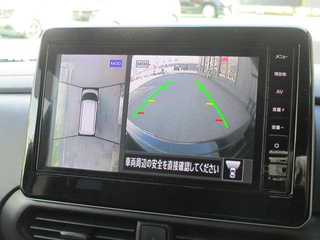 ���Ԃ�^�ォ�猩���낷�悤�ɉf���o���̂Ŏ��͂̏󋵂�������A���E���h�r���[���j�^�[���ځB�t�����g�J�����Ƃ��Ă��g�p�ł��܂��B�Ԍɓ���Ȃǋ��Ȑl�̗���ɂȂ鏕���l�ł��B