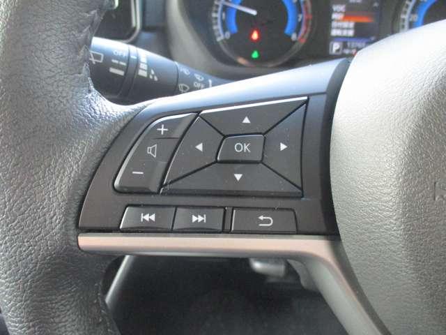 �茳�ŃI�[�f�B�I����ł��܂��B�I�[�f�B�I�̖{�̂̃p�l���𑀍삷��Ƃǂ����Ă����j�^�[�Ɏw��Ȃǂ��t���Č��\�C�ɂȂ�܂��񂩁H�茳�̃X�C�b�`�ő��삷��Ή�ʂ��������ƂȂ�����ł��܂���B