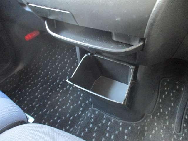 ���i�g���̏����ނ����[�ł���֗��Ȏ��[�X�y�[�X����������p�ӂ���Ă��܂�