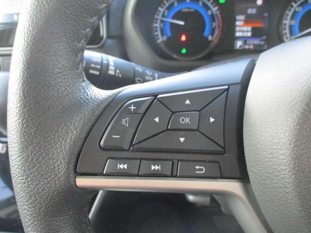 �茳�ŃI�[�f�B�I����ł��܂��B�I�[�f�B�I�̖{�̂̃p�l���𑀍삷��Ƃǂ����Ă����j�^�[�Ɏw��Ȃǂ��t���Č��\�C�ɂȂ�܂��񂩁H�茳�̃X�C�b�`�ő��삷��Ή�ʂ��������ƂȂ�����ł��܂���B