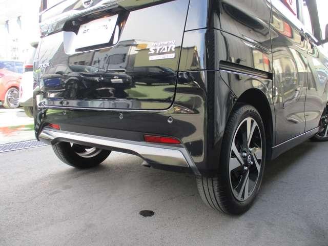 �O��ɏ�Q���\�i�[���������܂��B����̍ۂɂً͋}�u���[�L���쓮�����A��Q���Ƃ̏Փ˂�����܂��͏Փˎ��̔�Q���y�����܂��B