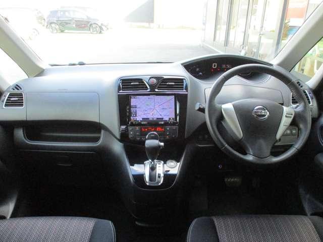 セレナ ＨＷＳＶエアロモード＋セフティＳハイブリッドアドバンスド　衝突被害軽減ブレーキ　踏み間違い防止　後席モニター　クルーズコントロール　アラウンドモニター　Ｗエアコン　両側電動スライドドア　パイオニア製８インチメモリーナビ　ＬＥＤヘッドライト（5枚目）