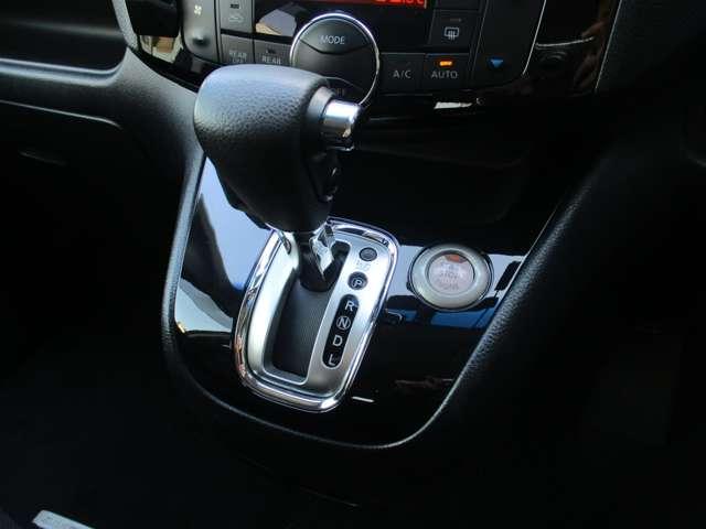 セレナ ＨＷＳＶエアロモード＋セフティＳハイブリッドアドバンスド　衝突被害軽減ブレーキ　踏み間違い防止　後席モニター　クルーズコントロール　アラウンドモニター　Ｗエアコン　両側電動スライドドア　パイオニア製８インチメモリーナビ　ＬＥＤヘッドライト（12枚目）