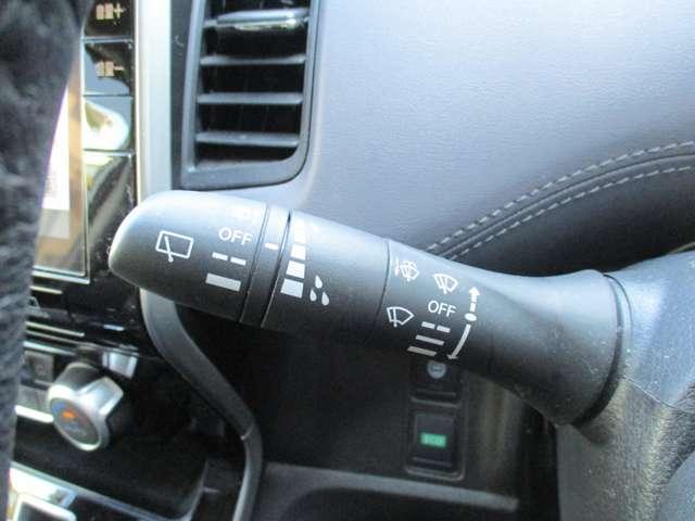 セレナ ハイウェイスターＶ　ワンオーナー　クルーズコントロール　サイド・カーテンエアバック　衝突被害軽減ブレーキ　踏み間違い防止　アラウンドモニター　ＬＥＤヘッドライト　純正ディーラーナビ　ＥＴＣ２．０　両側電動スライドドア（18枚目）