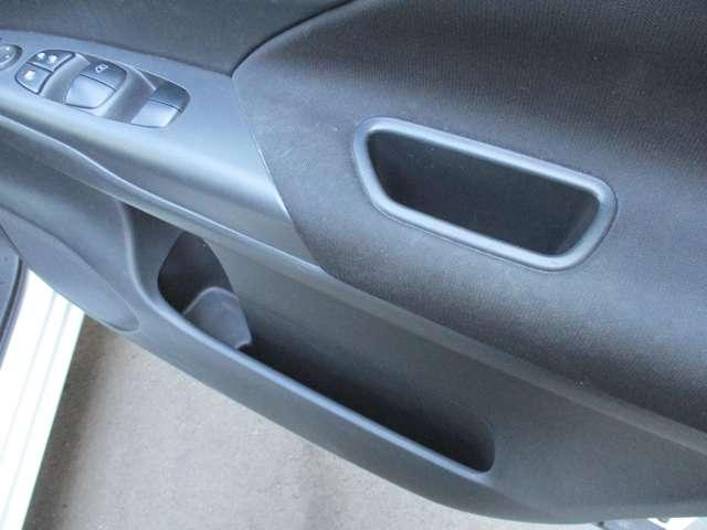 セレナ ハイウェイスターＶ　ワンオーナー　クルーズコントロール　サイド・カーテンエアバック　衝突被害軽減ブレーキ　踏み間違い防止　アラウンドモニター　ＬＥＤヘッドライト　純正ディーラーナビ　ＥＴＣ２．０　両側電動スライドドア（32枚目）