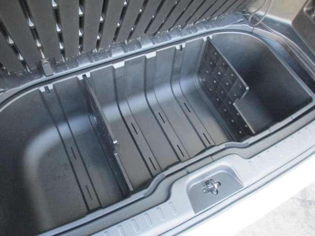 セレナ ハイウェイスターＶ　ワンオーナー　クルーズコントロール　サイド・カーテンエアバック　衝突被害軽減ブレーキ　踏み間違い防止　アラウンドモニター　ＬＥＤヘッドライト　純正ディーラーナビ　ＥＴＣ２．０　両側電動スライドドア（43枚目）