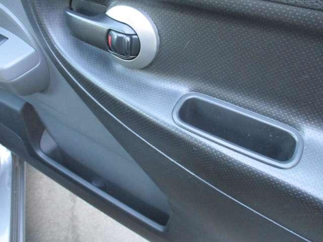 �y�b�g�{�g���z���_�[�̂���h�A�|�P�b�g���g������ǂ��֗��ł��B