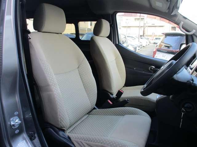 �^�]�Ȃ��L�X�ł������C���ŉ^�]�ł��܂���V�t�g�m�u���_�b�V���{�[�h���ɔz�u�����̂ŉ^�]�Ȃ��珕��Ȃւ̈ړ����ȒP�ɂł����ł��B