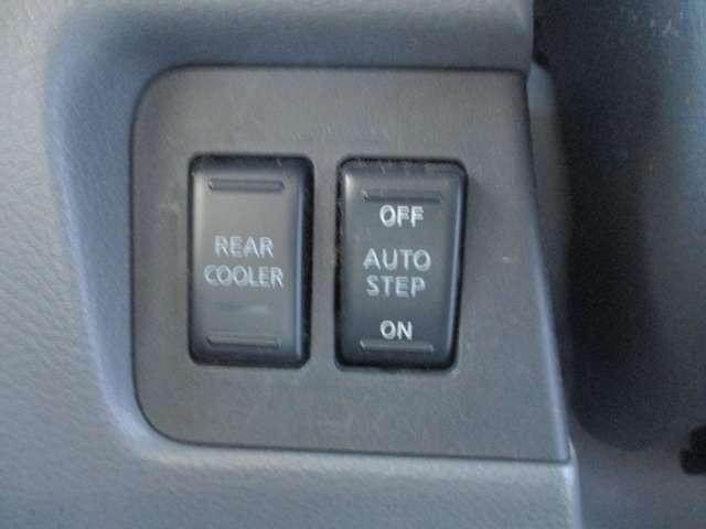 �I�[�g�X�e�b�v�̐ؑ։����A�N�[���[�̍쓮�͂�����̃X�C�b�`����ɂȂ�܂�