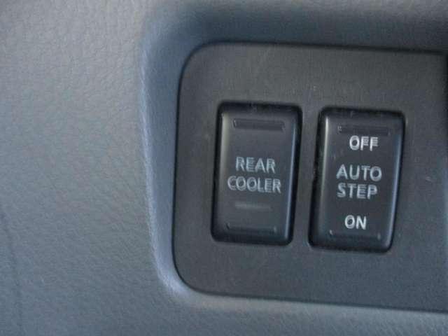 �I�[�g�X�e�b�v�̐ؑ։����A�N�[���[�̍쓮�͂�����̃X�C�b�`����ɂȂ�܂�