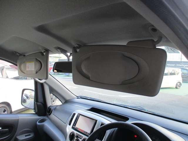 ���Ȃ̃T���o�C�U�[�ɂ̓J�[�h�z���_�[�𑕔����Ă��܂��B