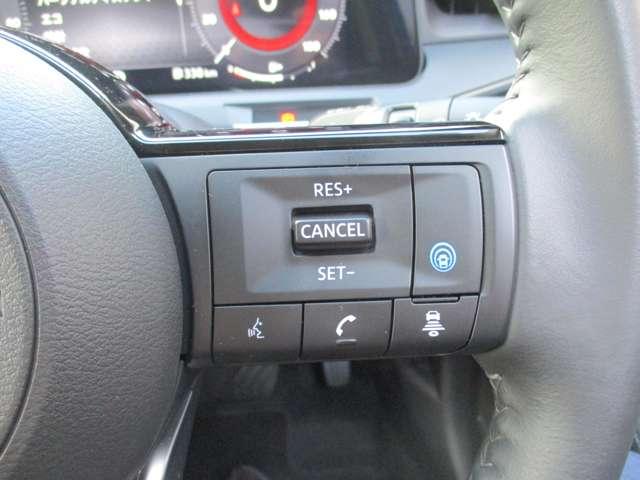 ���v���p�C���b�g���^�]�x���̐��ҁI�������H�ł̒P���ȏa�ؑ��s�ƒ����Ԃ̏��q���s�̂Q�̃V�[���ŁA�h���C�o�[�ɑ����ăA�N�Z���A�u���[�L�A�X�e�A�����O�������Ő��䂵�Ă���܂��I