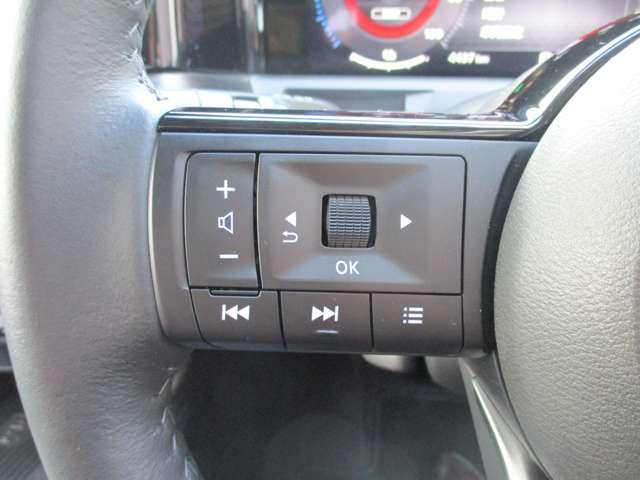 �茳�ŃI�[�f�B�I����ł��܂��B�I�[�f�B�I�̖{�̂̃p�l���𑀍삷��Ƃǂ����Ă����j�^�[�Ɏw��Ȃǂ��t���Č��\�C�ɂȂ�܂��񂩁H�茳�̃X�C�b�`�ő��삷��Ή�ʂ��������ƂȂ�����ł��܂���B